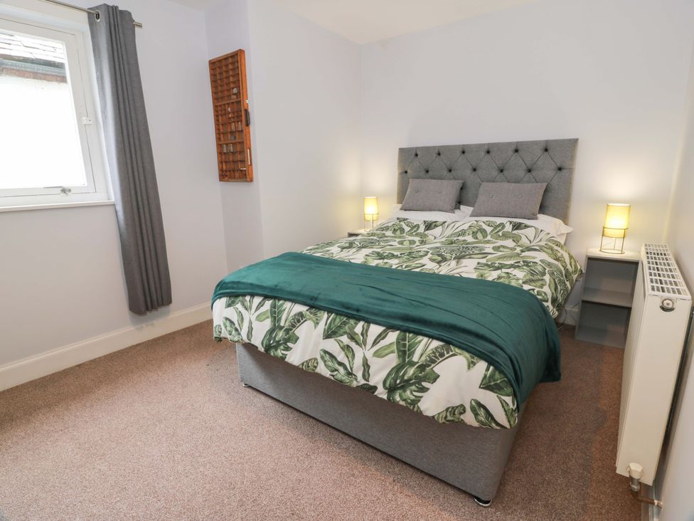 A bedroom with a double bed and bedside lamps at Secret Garden @ 7