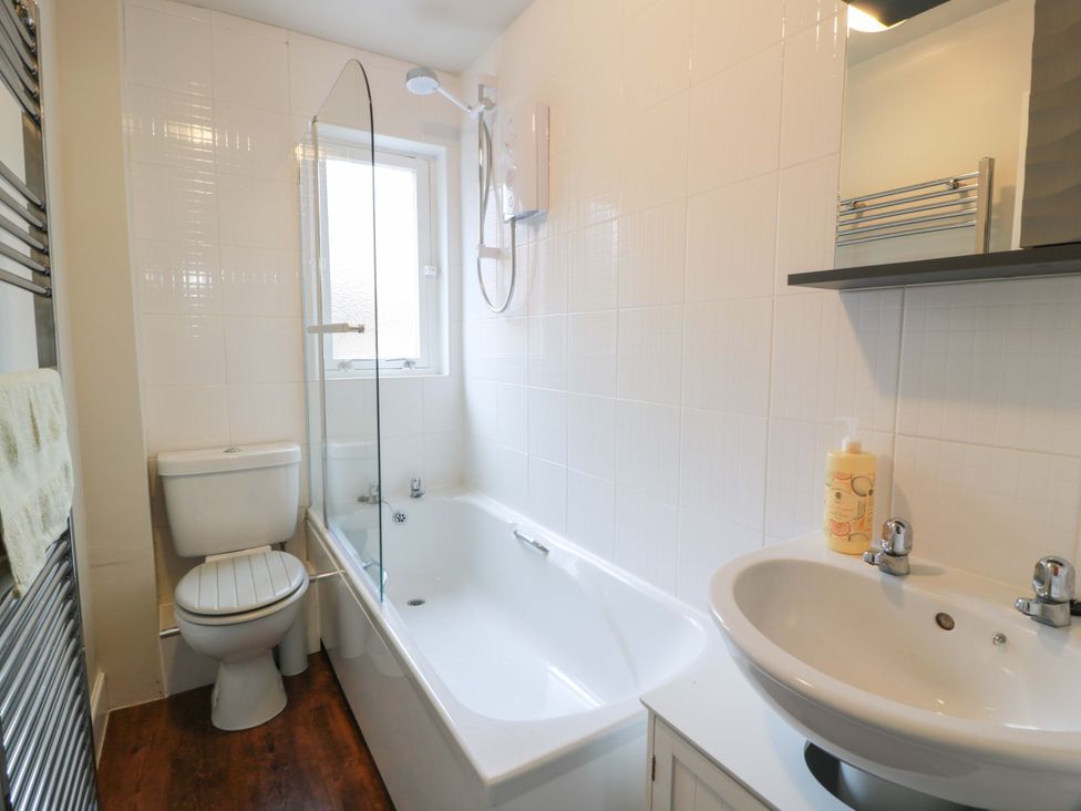 A bathroom with a bathtub, shower, toilet, and sink at Secret Garden @ 7