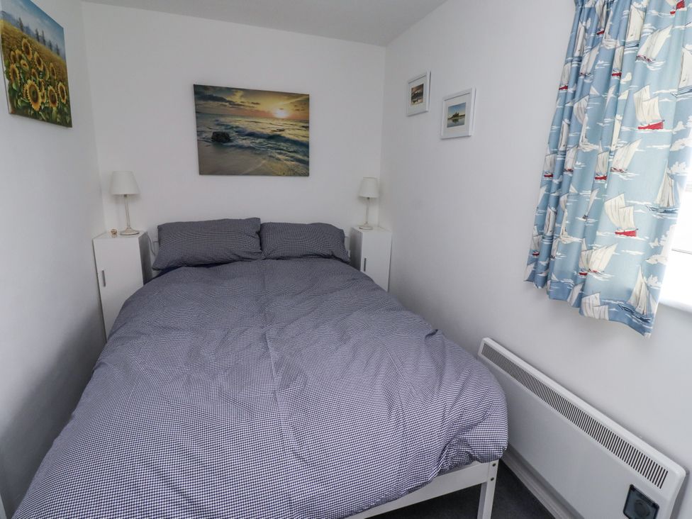A bedroom with a bed and bedside lamp at 51 Longstone Park