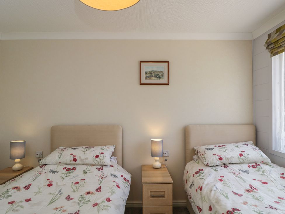 A bedroom with two beds and lamps at The Buckland Pentridge near Sixpenny Handley