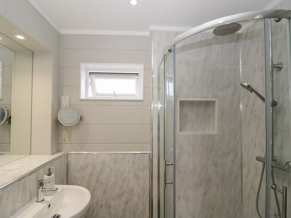 A bathroom featuring a shower and sink at Whitey Top Country Lodge in Pentridge near Sixpenny Handley
