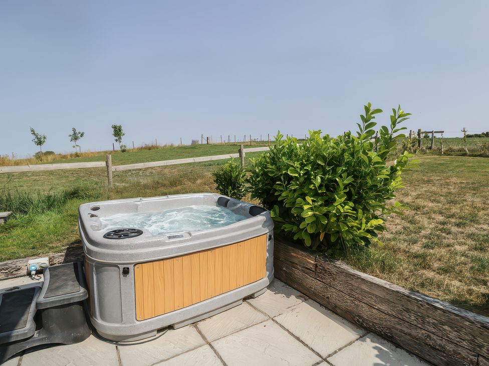 A hot tub by the patio at Whitey Top Country Lodge in Pentridge near Sixpenny Handley