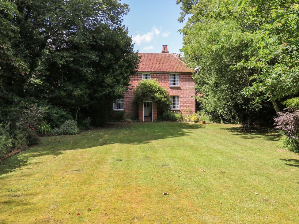 A house with a garden and trees at Curry Farm