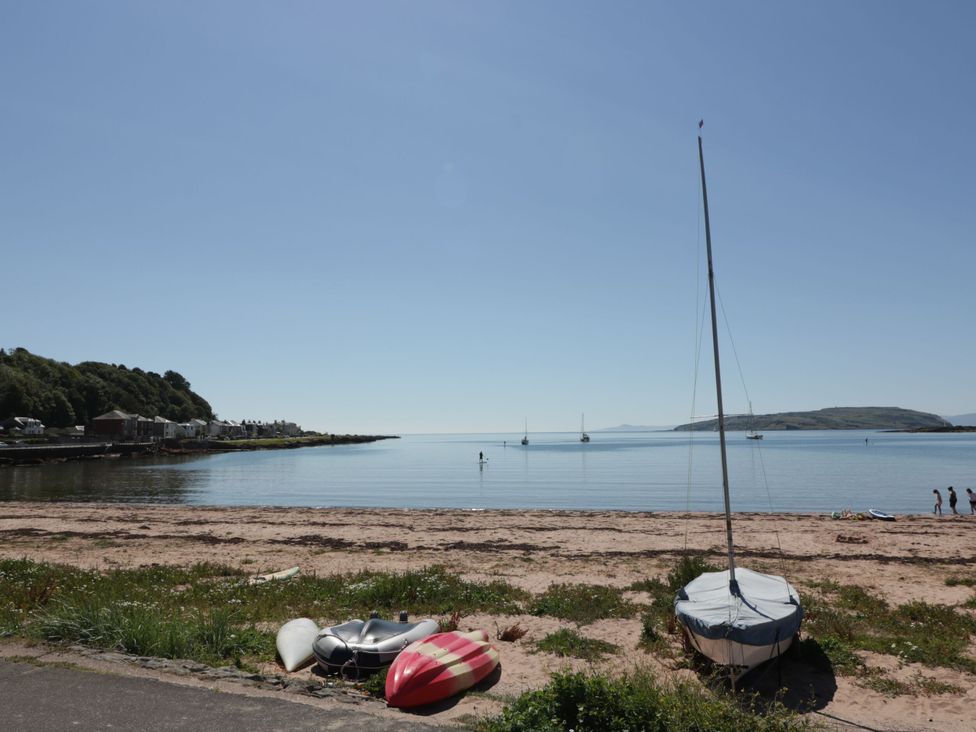 A beach with sailboats and kayaks at 6 George Street Isle of Cumbrae