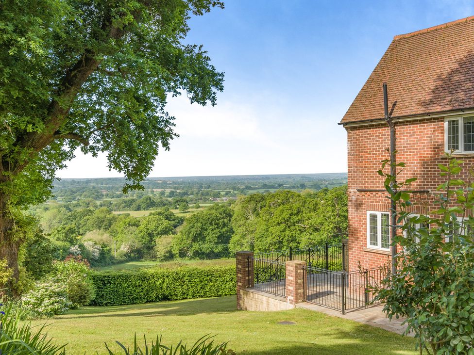 A house with a garden and a view at Underhill House in 