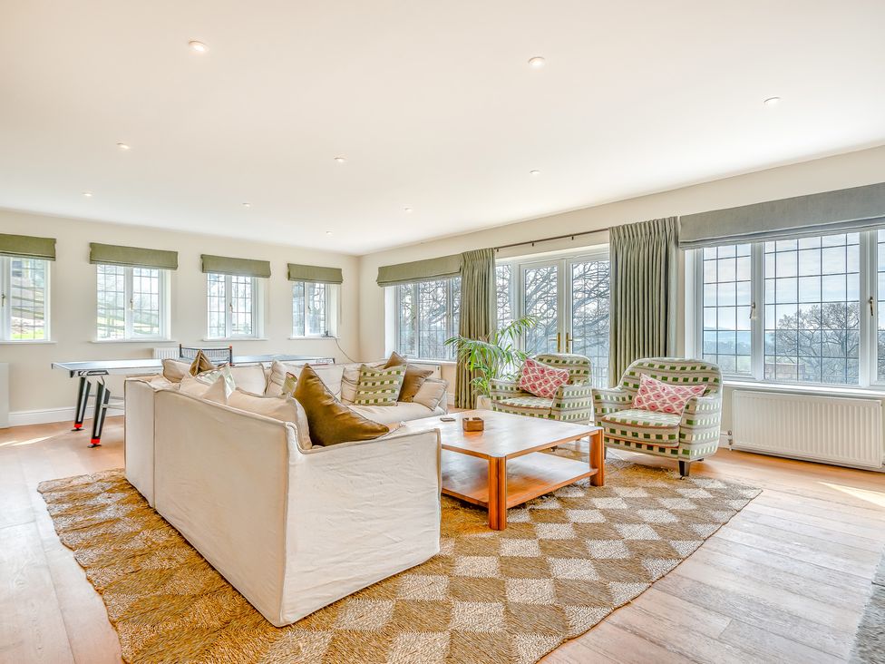 A living room with a sofa and coffee table at Underhill House