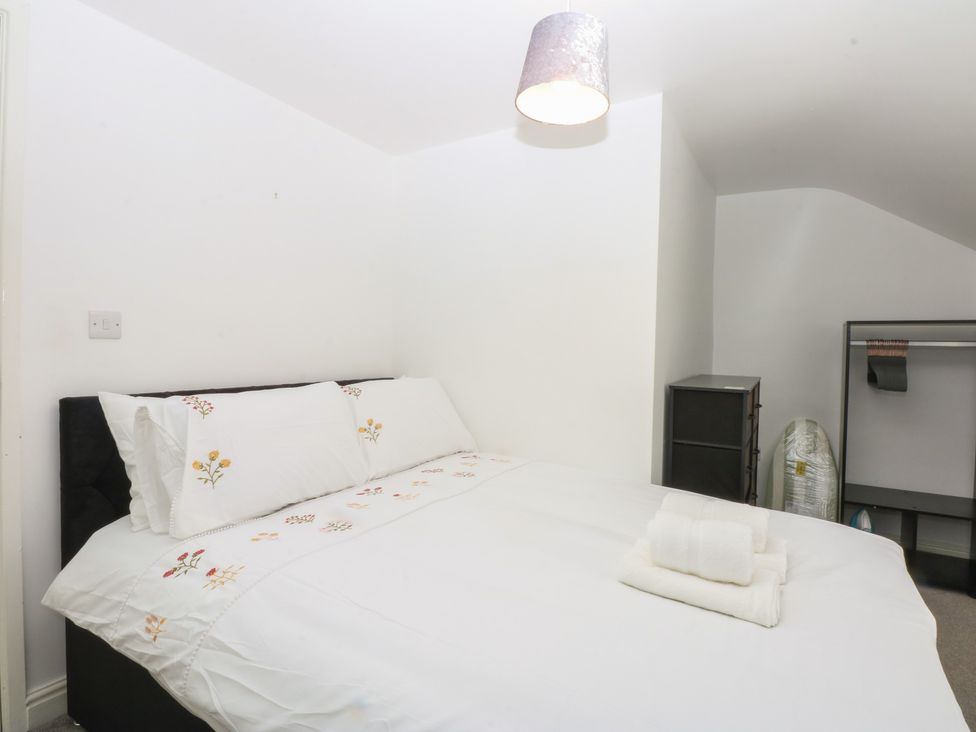 A bedroom with a bed and bedside table at 3 York Place in Conwy