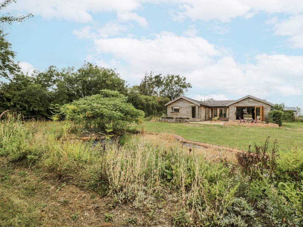 A house and garden at Owl Barn in Banbury