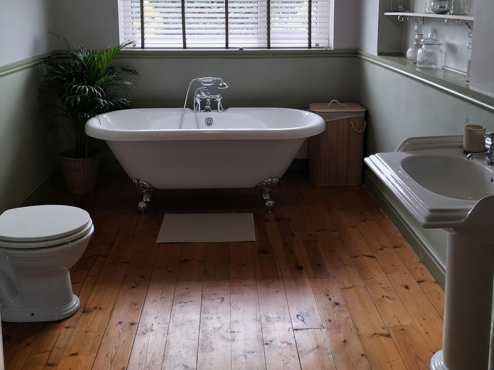 A bathroom with a bathtub and toilet at 1 Maes Y Ffynnon Menai Bridge