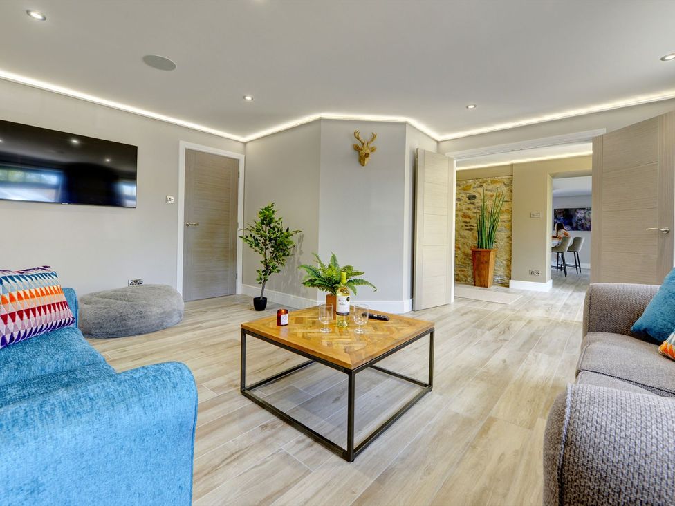 A living room with a coffee table and sofas at The Gate House in Aldbrough St. John near Barton