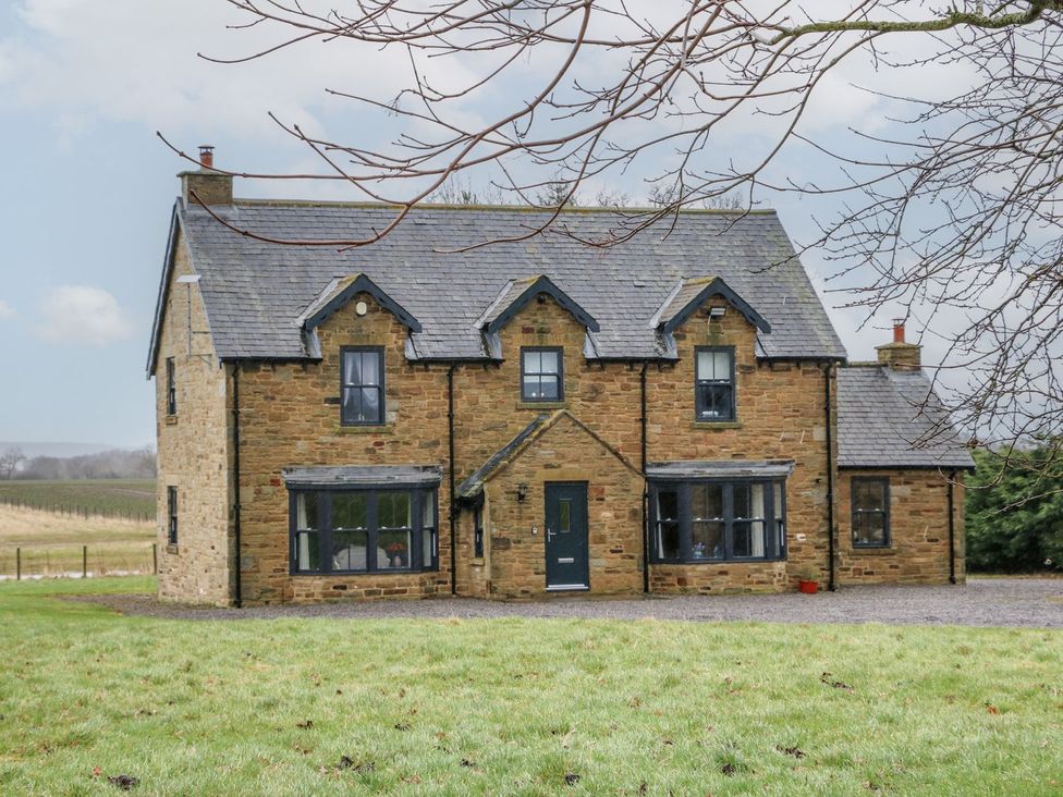 A house with windows and a door at Hollymoor Hall Farm in Richmond
