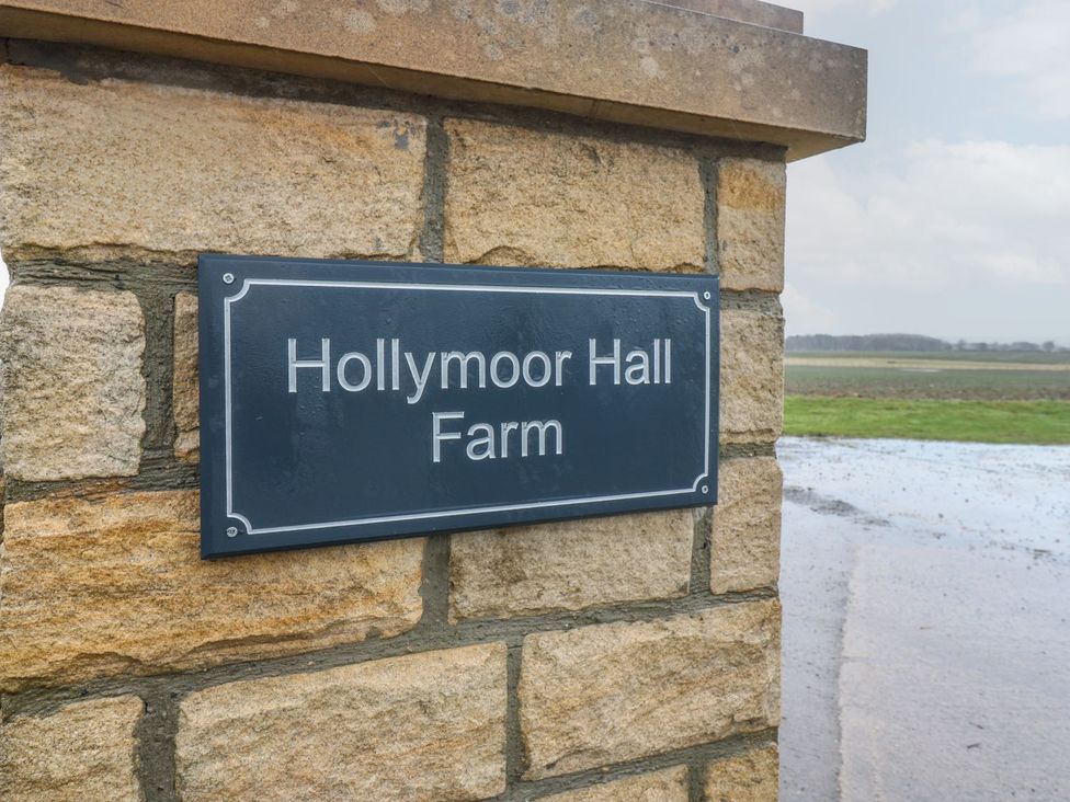 A sign at the entrance of Hollymoor Hall Farm in Richmond