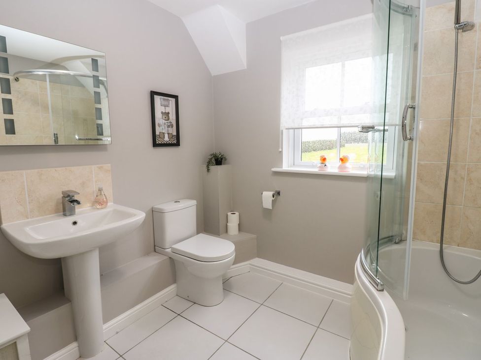 A bathroom with a sink, toilet and shower at Hollymoor Hall Farm in Richmond