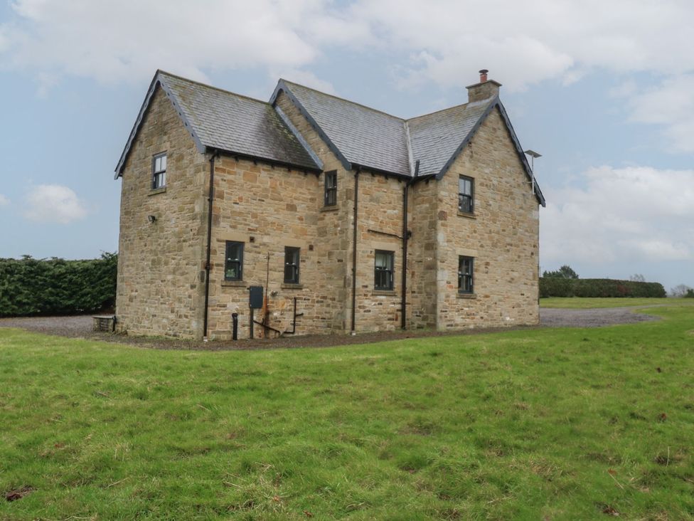 A house with windows and a door surrounded by grass at Hollymoor Hall Farm in Richmond