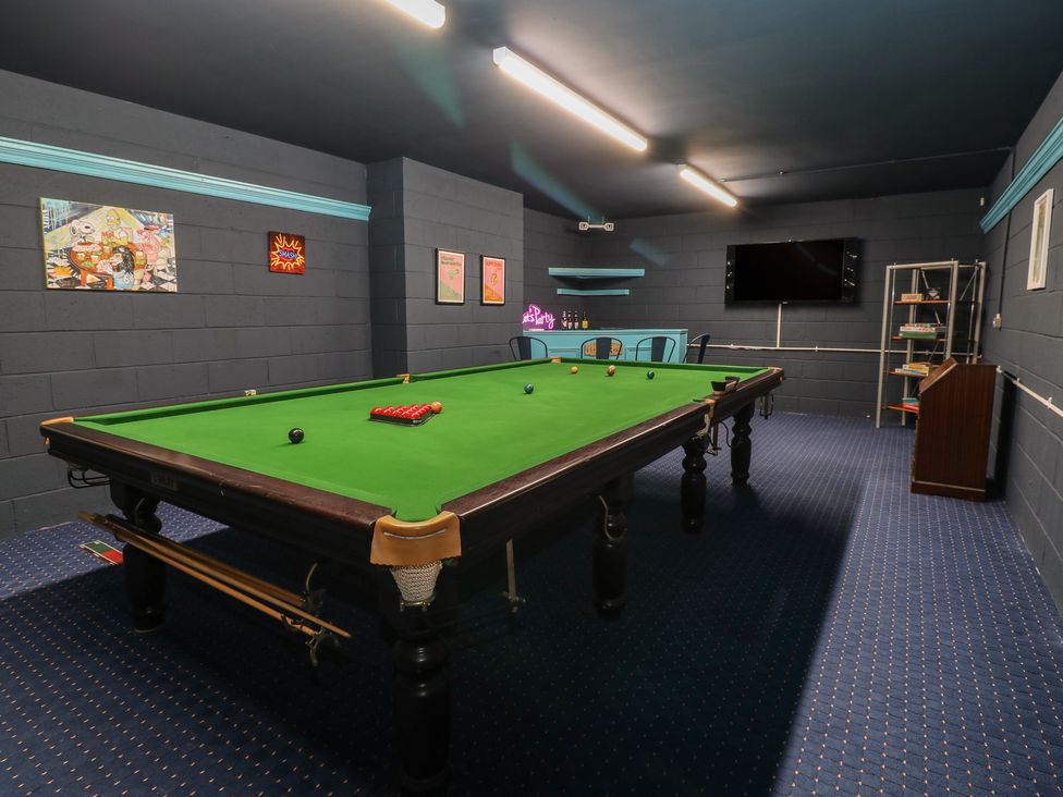 A game room with a snooker table and a television at Eleven Tides in Seaham