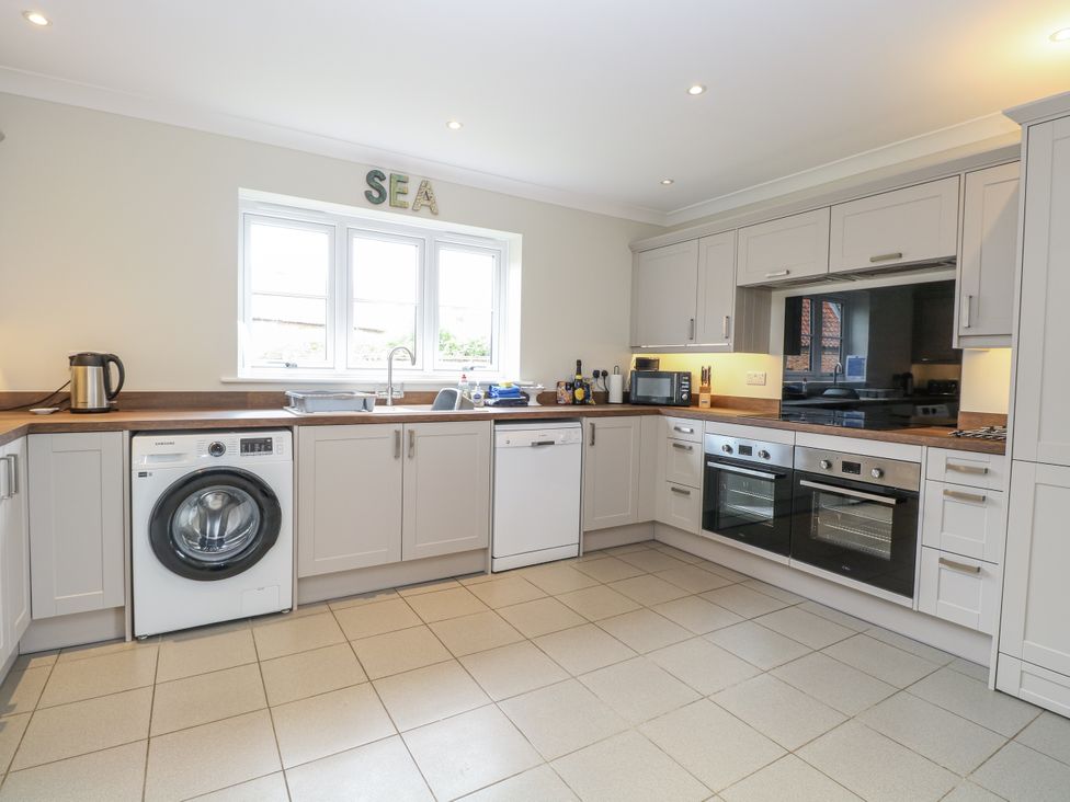A kitchen with appliances and cabinets at Woodlark