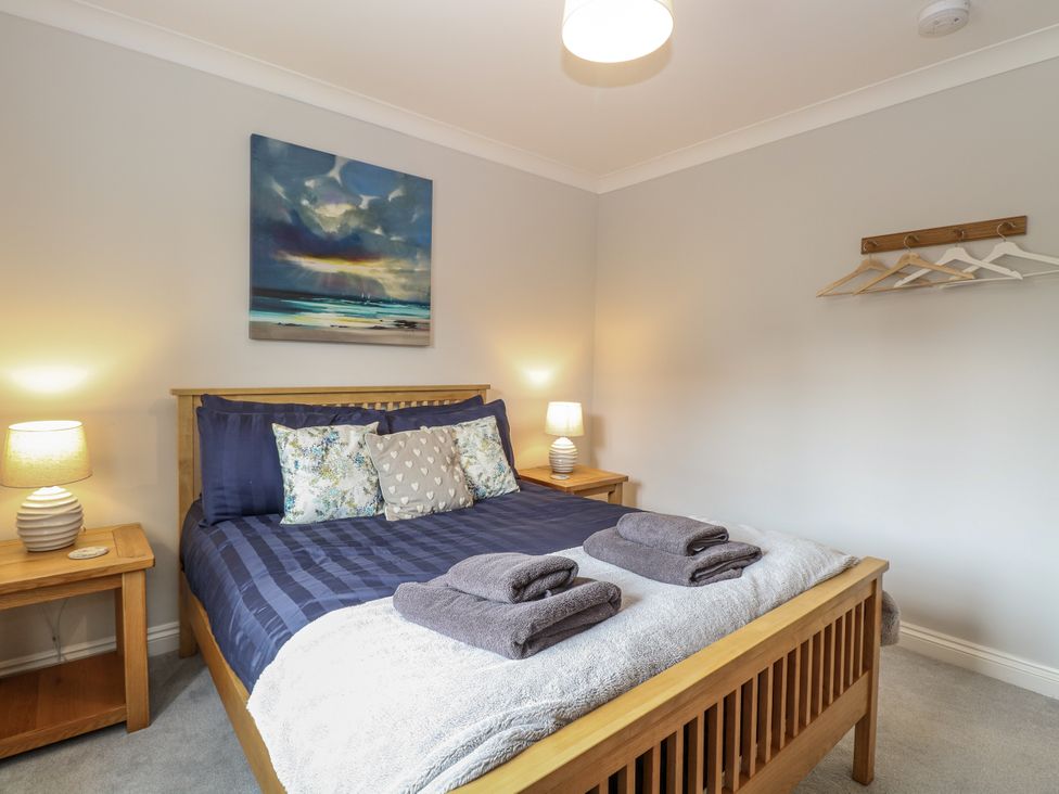 A bedroom with a bed and bedside tables at Woodlark