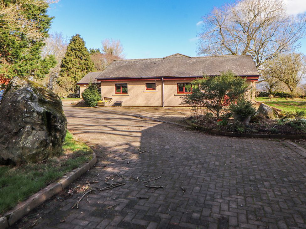 A house and driveway with surrounding trees and bushes at Old Riggs Paddock Penrith