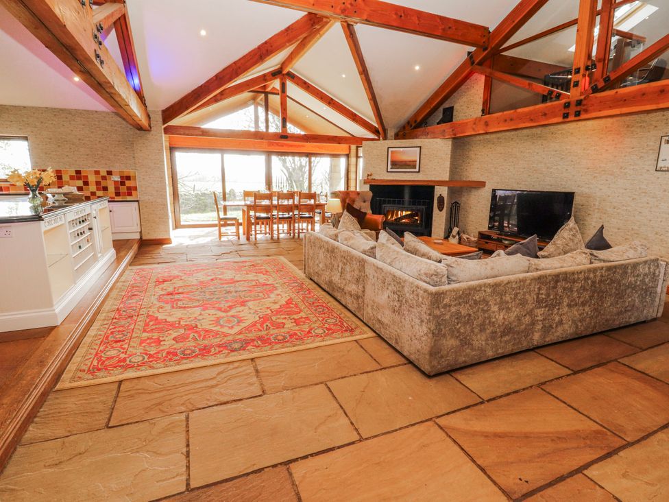 A living room with a kitchen and dining area at Old Riggs Paddock in Penrith