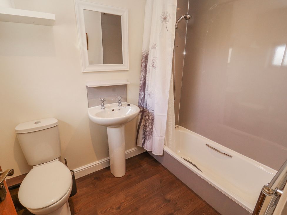 A bathroom with a toilet, sink, and bathtub at Old Riggs Paddock in Penrith