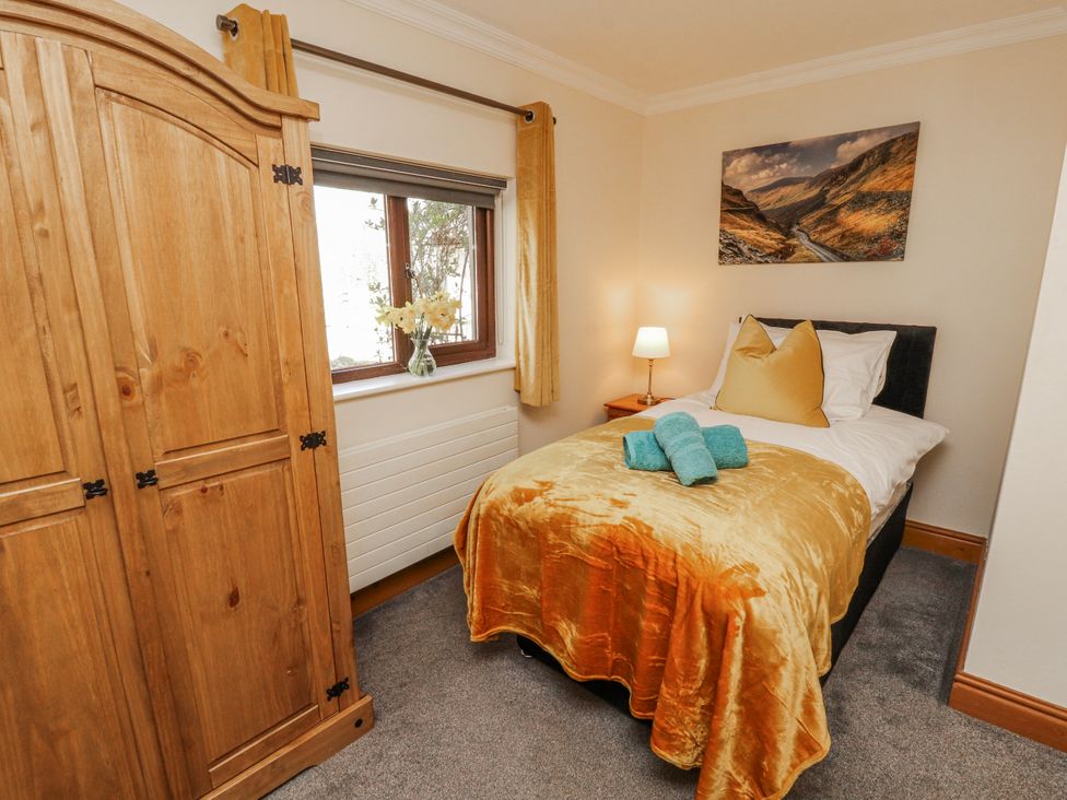 A bedroom with a bed and wardrobe at Old Riggs Paddock in Penrith