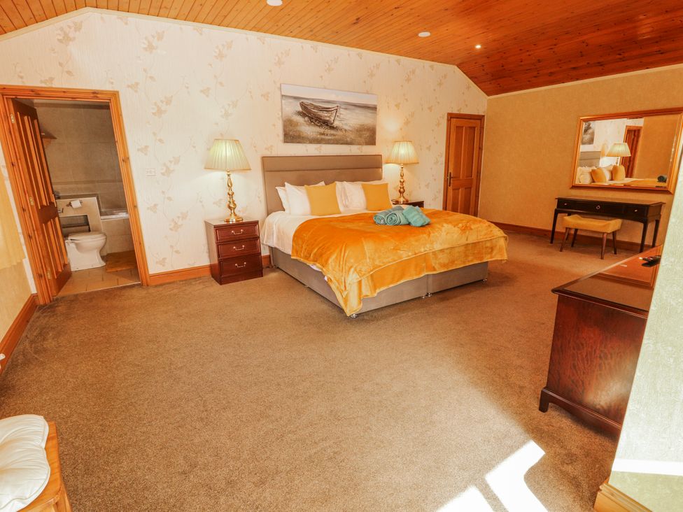 A bedroom with a bed and lamp at Old Riggs Paddock in Penrith