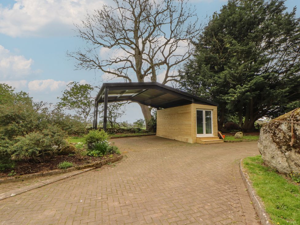 An outdoor area with a carport and shed at Old Riggs Paddock near Penrith