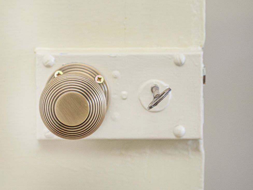 A door knob with a key hole at Apartment 2, 86 Dyer Street Cirencester