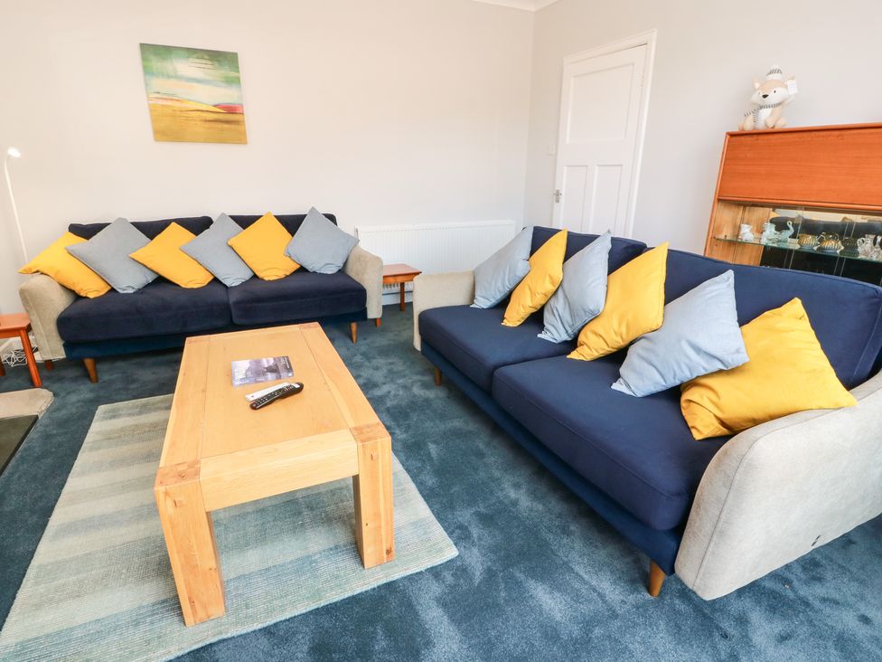 A living room with sofas and a coffee table at Sundale in Strathaven