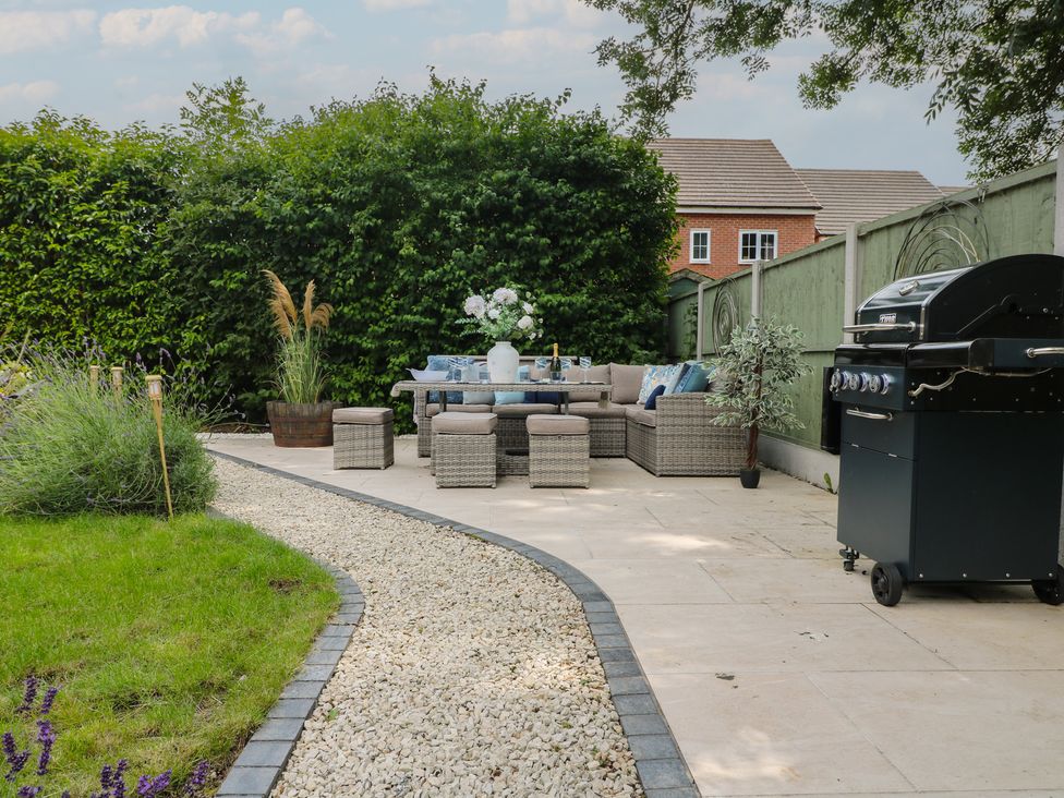 A garden with outdoor furniture and a grill at 7 Yarnfield Parkway