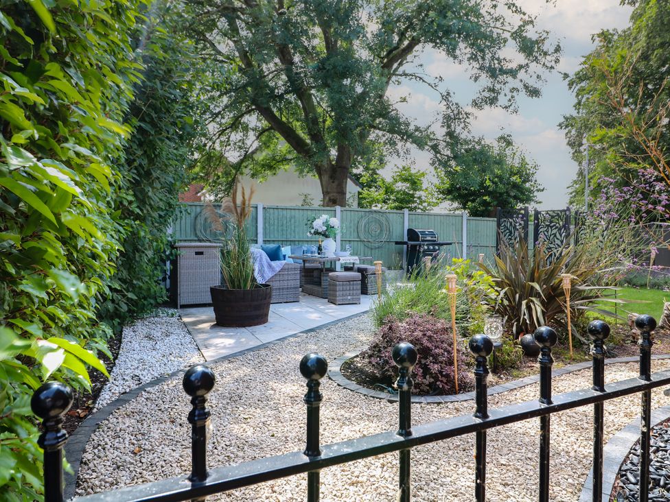 A garden with seating area and grill at 7 Yarnfield Parkway