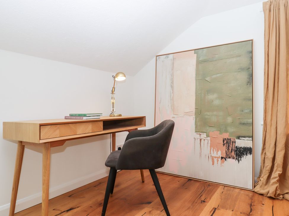 An office with a desk and chair at Tigley Meadow Coach House in Totnes