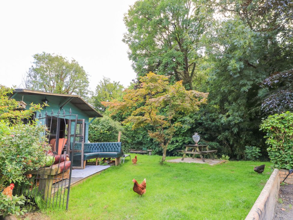 A garden with a shed, chairs and chickens at The White House in Piddletrenthide