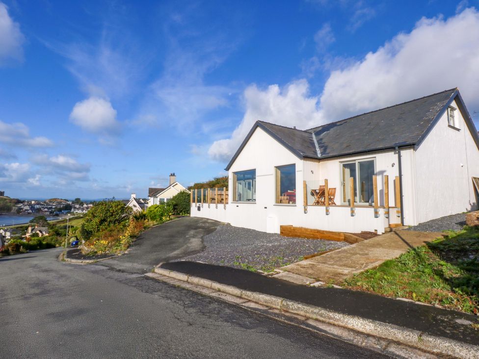 A house with a deck and chairs at Gowan Brae in Criccieth