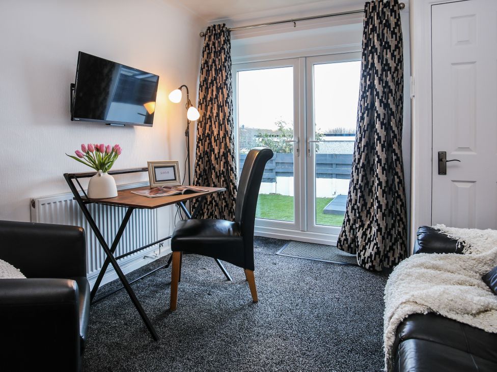 A living room with a desk and chair at Penrhos Walks in Holyhead