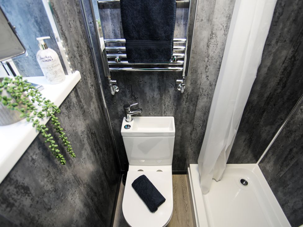 A bathroom with a toilet and bath tub at Penrhos Walks in Holyhead