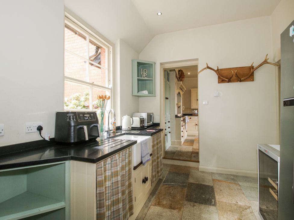 A kitchen with appliances and storage at The Old Vicarage Kimbolton near Leominster