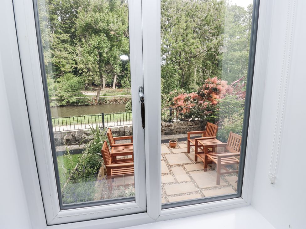 A view of a patio with chairs and plants at Apartment 5 in Skipton