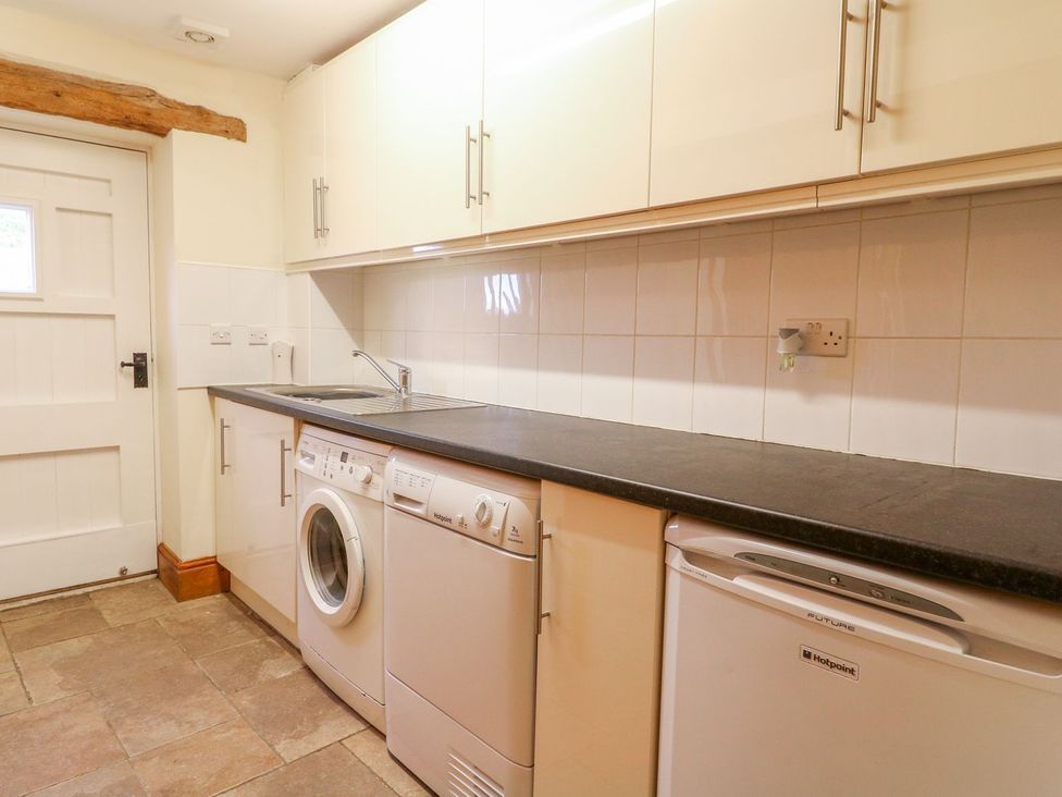 A laundry room with a washing machine and dishwasher at The Barn in Wirksworth