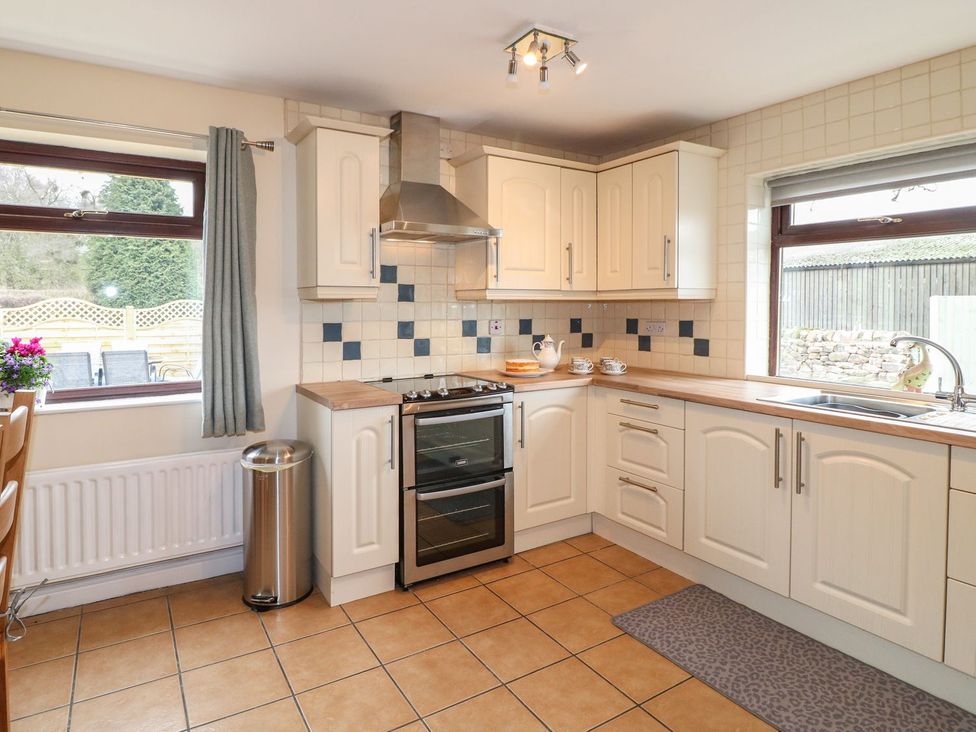 A kitchen with an oven and sink at The Lodge in Wirksworth