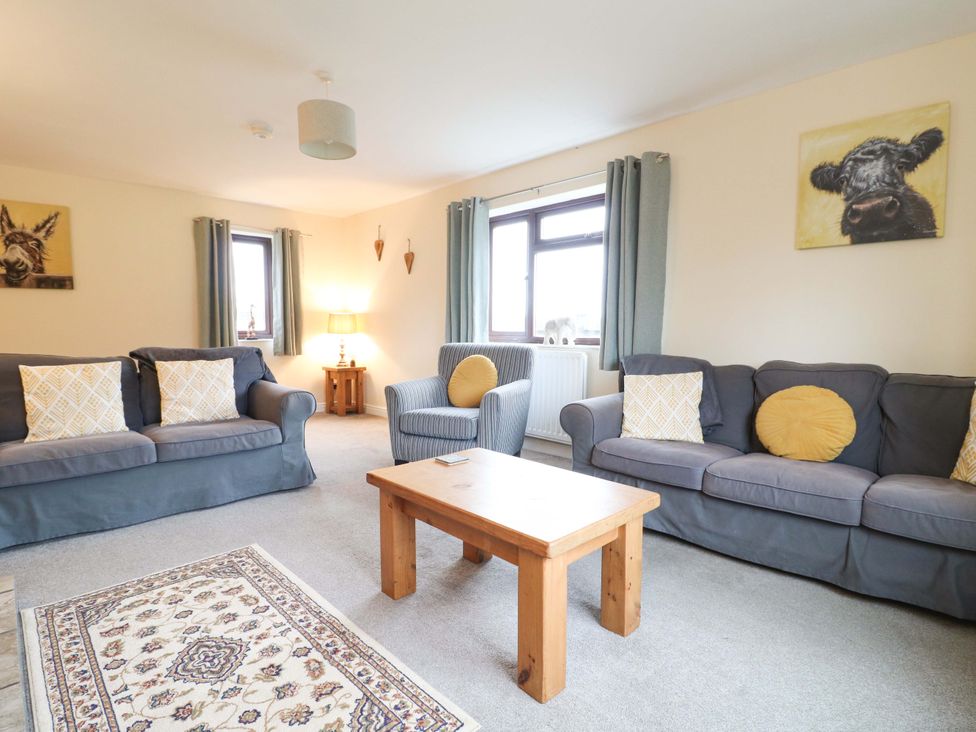 A living room with sofas and a coffee table at The Lodge in Wirksworth