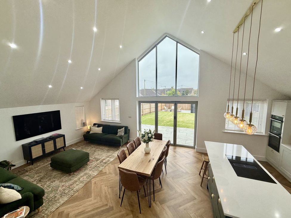 A living room and dining area with a kitchen at Bader House in Ipswich