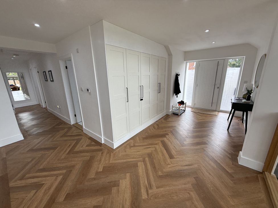 A hallway with a closet and a table at Bader House in Ipswich