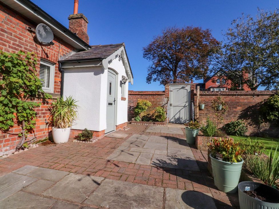 A garden with plants and a pathway at the Cottage