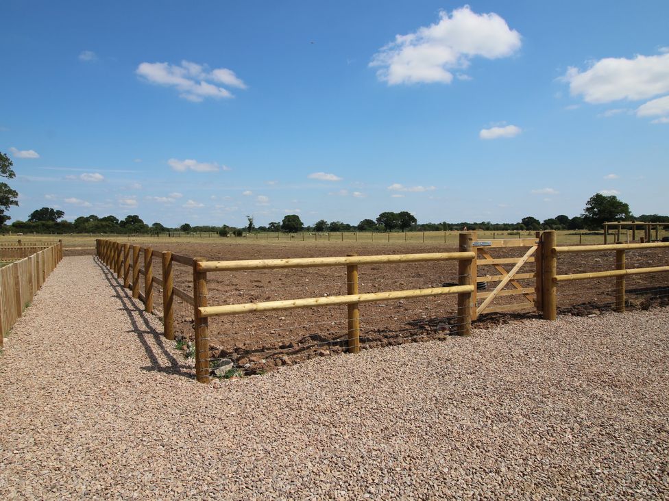 A fenced outdoor area with a gravel path at Ash Barn in Shrewsbury