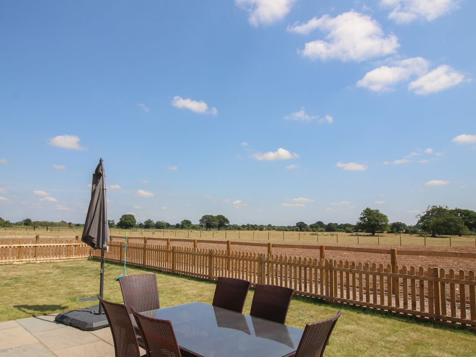 An outdoor dining area with a table and chairs at Willow Barn in Shrewsbury