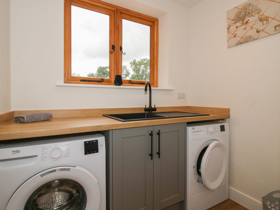 A laundry room with washing machine and dryer at Willow Barn Northwood near Wem