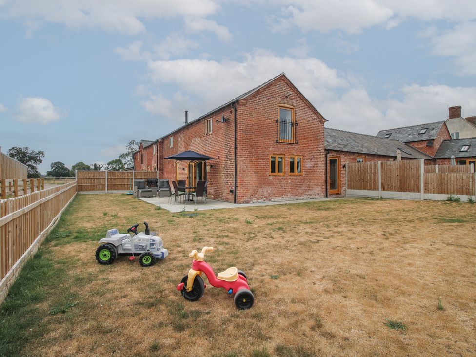 A garden with a house and outdoor furniture at Willow Barn Northwood near Wem