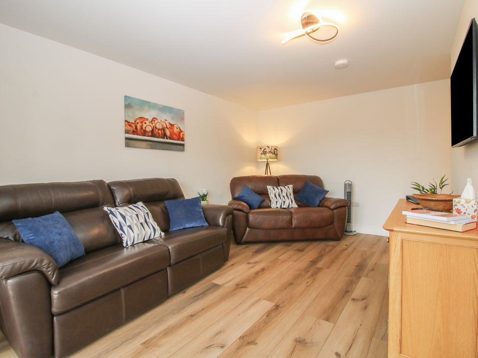 A living room with sofas and lamp at Elm Barn Northwood near Wem