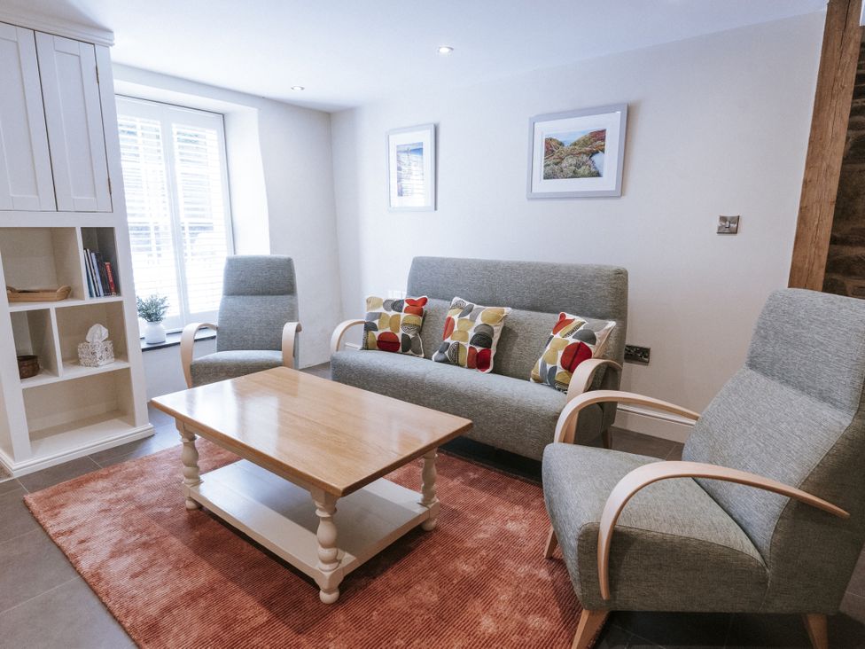 A living room with a sofa and coffee table at Bluck's cottage St. Agnes